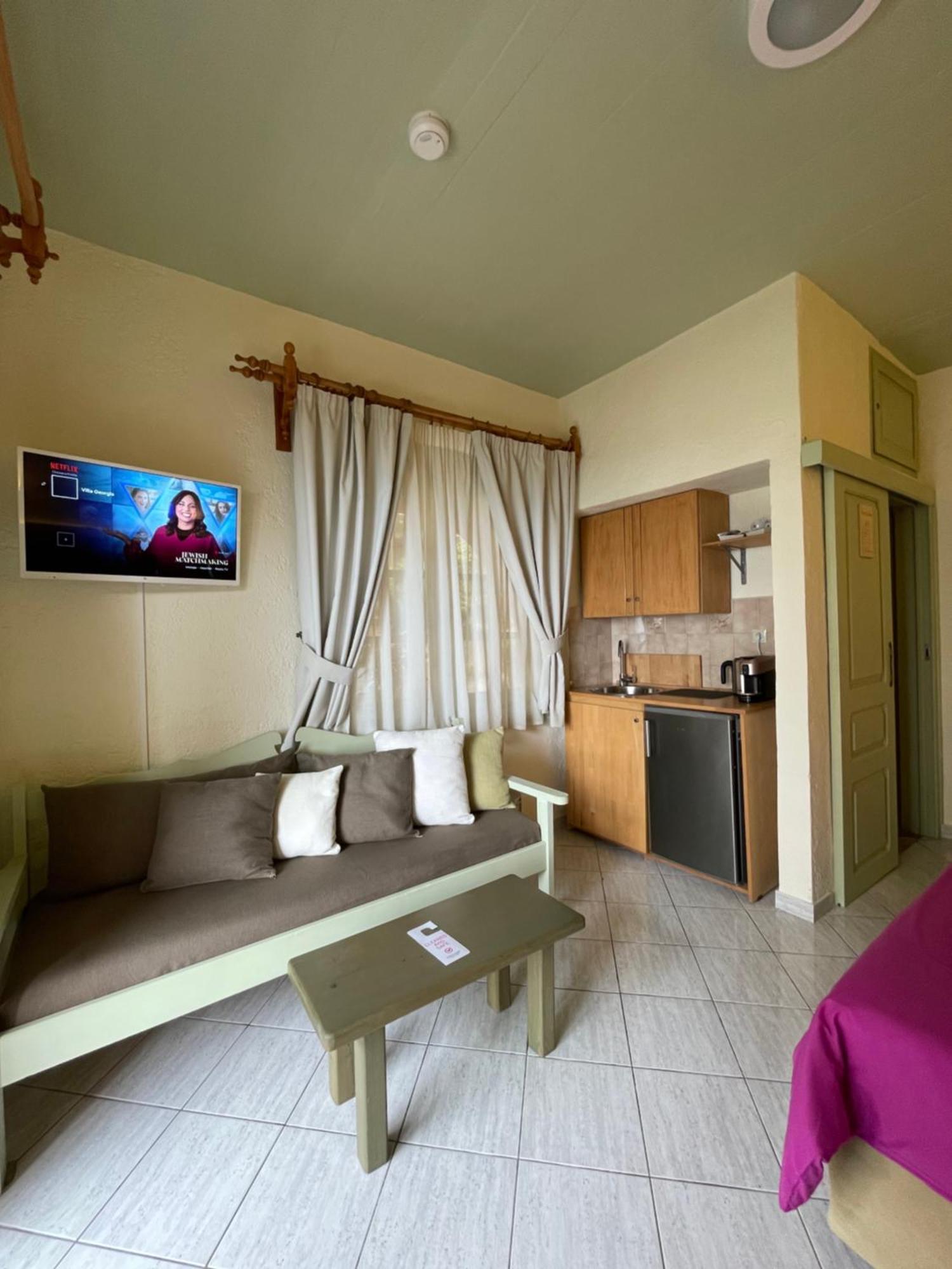 Villa Georgia Apartments & Suites Kalamaki Habitación foto